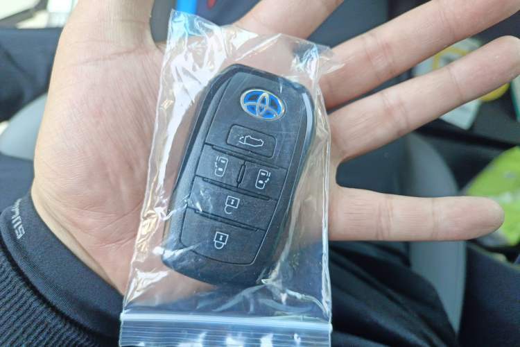 Used Toyota Granvia 2023 2.5L Hybrid Prestige PLUS Edition Vehicle Key