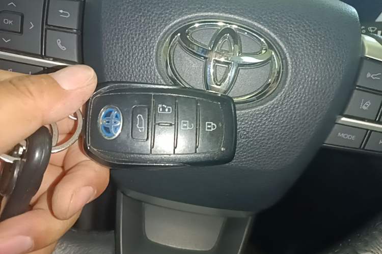 Used Toyota Granvia 2023 2.5L Hybrid Prestige PLUS Edition Vehicle Key