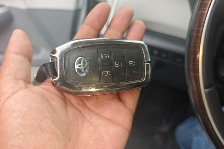 Used Toyota Granvia 2023 2.5L Hybrid Comfort Edition Vehicle Key