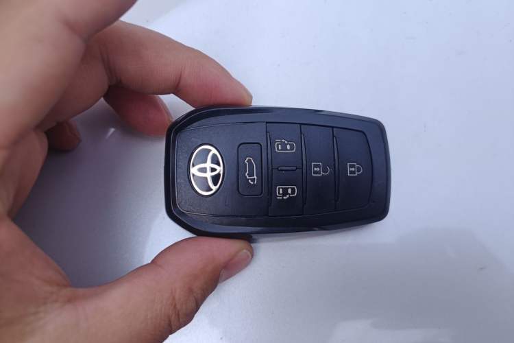Used Toyota Granvia 2023 2.5L Hybrid Luxury Edition Vehicle Key