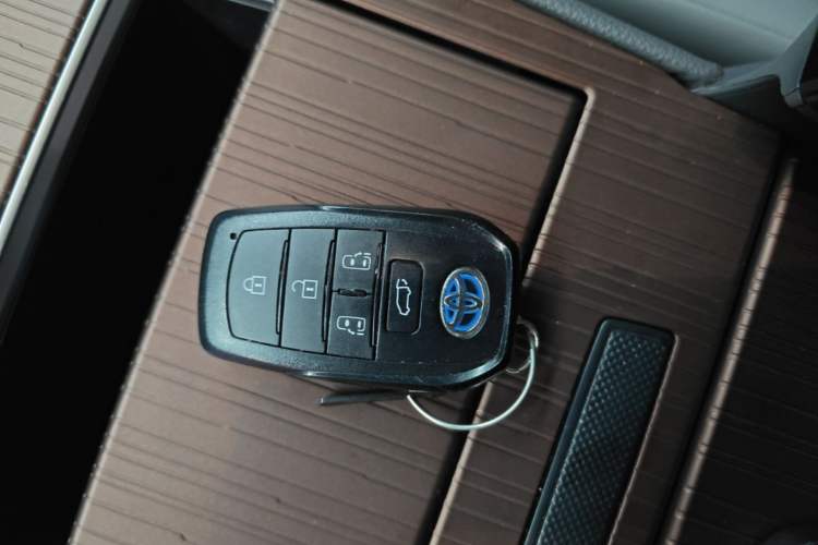 Used Toyota Granvia 2023 2.5L Hybrid Prestige PLUS Edition Vehicle Key