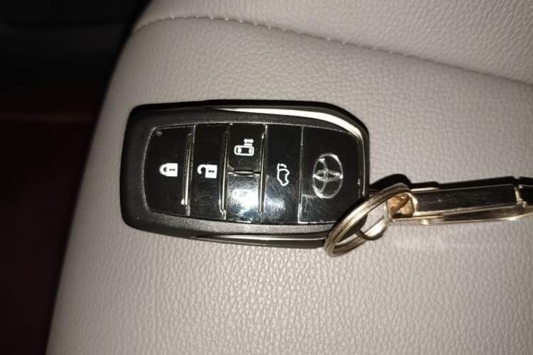 Used Toyota Granvia 2023 2.5L Hybrid Comfort Edition Vehicle Key