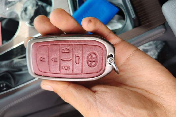 Used Toyota Granvia 2023 2.5L Hybrid Prestige PLUS Edition Vehicle Key