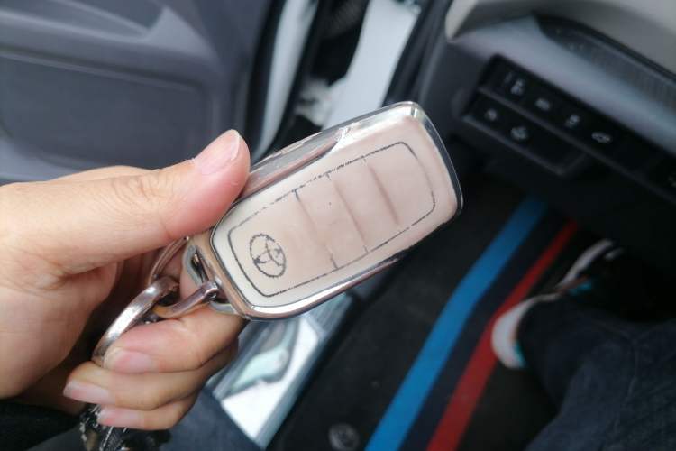 Used Toyota Granvia 2023 2.5L Hybrid Comfort Edition Vehicle Key