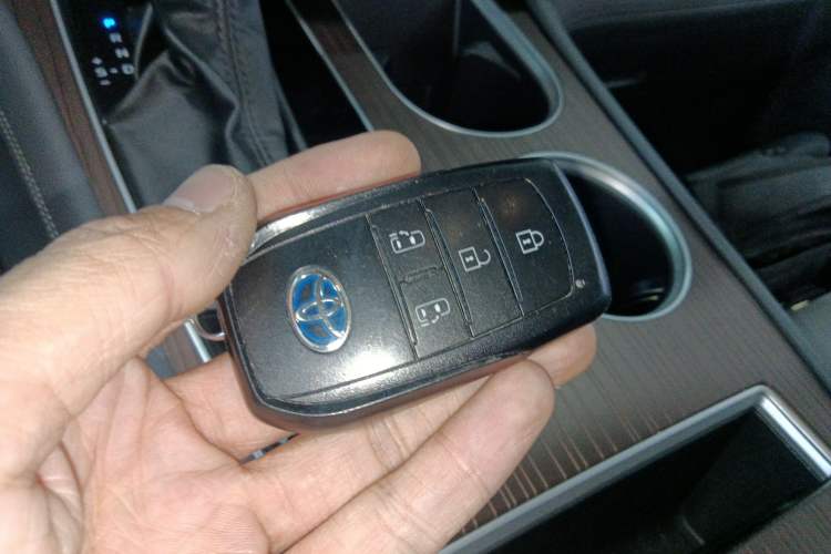 Used Toyota Granvia 2023 2.5L Hybrid Comfort Edition Vehicle Key