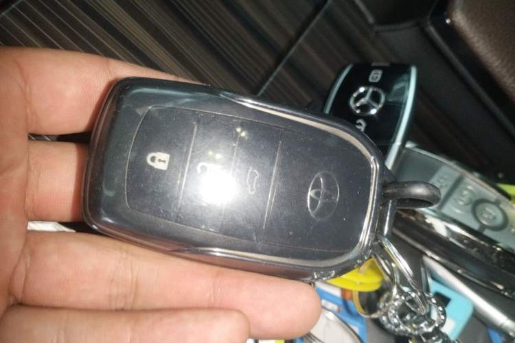 Used Toyota Granvia 2023 2.5L Hybrid Flagship VIP Edition Vehicle Key