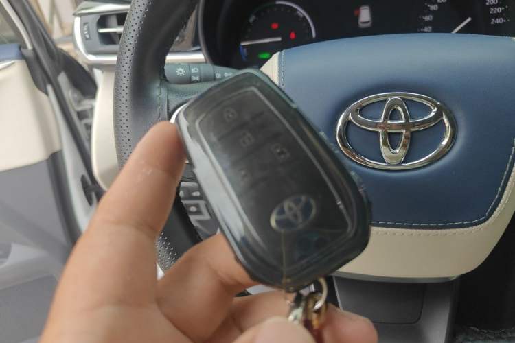 Used Toyota Granvia 2023 2.5L Hybrid Comfort Edition Vehicle Key