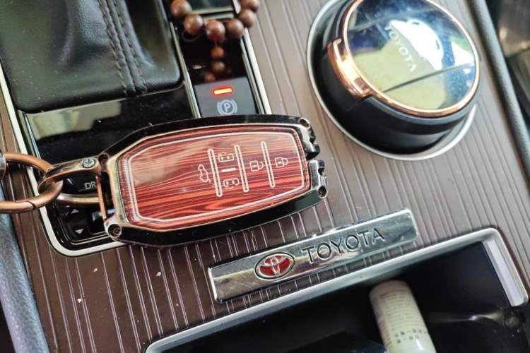 Used Toyota Granvia 2023 2.5L Hybrid Prestige PLUS Edition Vehicle Key
