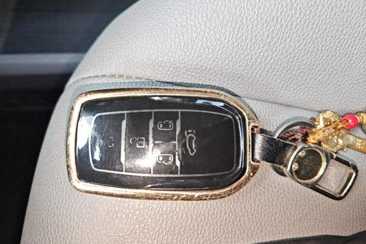 Used Toyota Granvia 2023 2.5L Hybrid Luxury Edition Vehicle Key