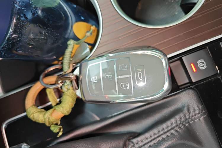 Used Toyota Granvia 2023 2.5L Hybrid Comfort Edition Vehicle Key