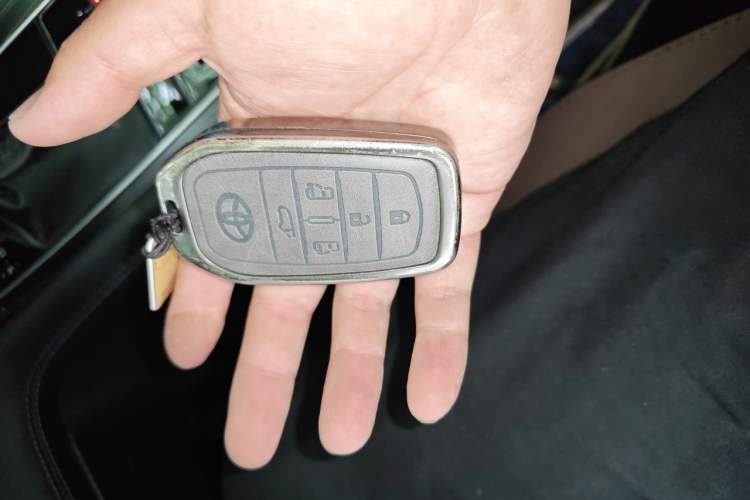 Used Toyota Granvia 2023 2.5L Hybrid Prestige VIP Edition Vehicle Key