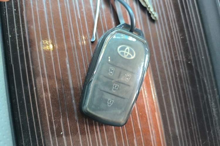 Used Toyota Granvia 2023 2.5L Hybrid Comfort Edition Vehicle Key