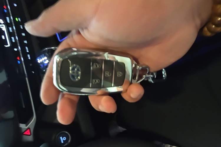 Used Toyota Granvia 2023 2.5L Hybrid Comfort Edition Vehicle Key