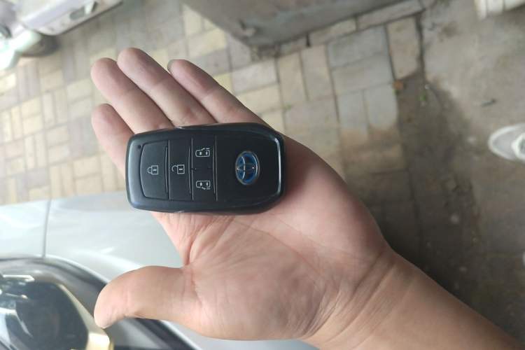 Used Toyota Granvia 2023 2.5L Hybrid Luxury Edition Vehicle Key