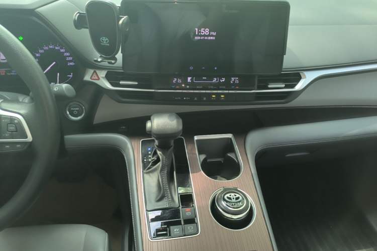 Used Toyota Granvia 2024 2.5L Hybrid Comfort Edition Audio And AC Panel