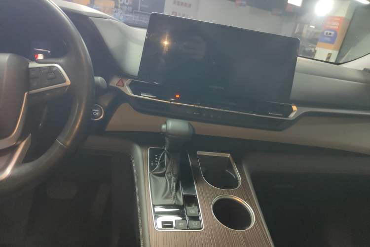 Used Toyota Granvia 2024 2.5L Hybrid Comfort Edition Audio And AC Panel
