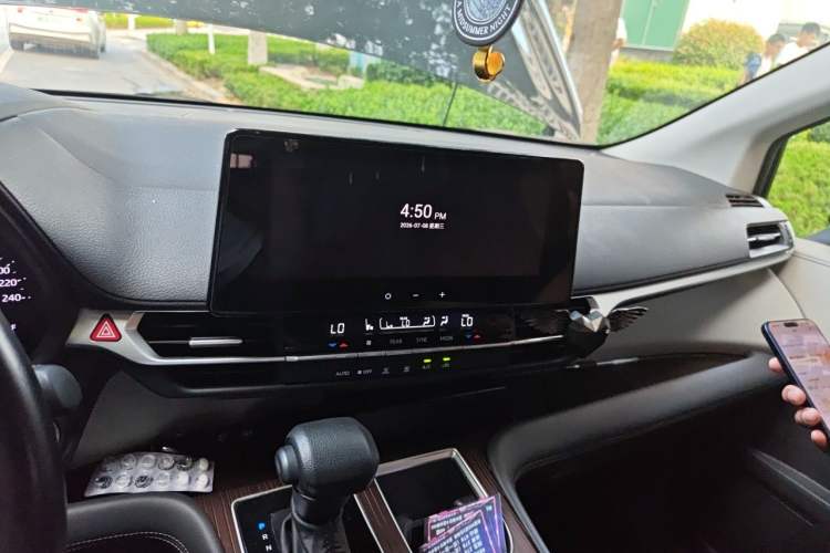 Used Toyota Granvia 2024 2.5L Hybrid Comfort Edition Audio And AC Panel