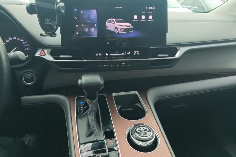 Used Toyota Granvia 2024 2.5L Hybrid Comfort Edition Audio And AC Panel
