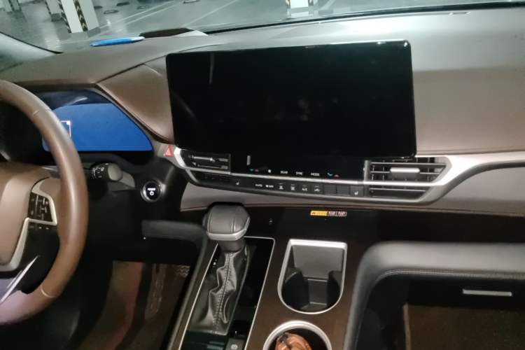 Used Toyota Granvia 2024 2.5L Hybrid Prestige PLUS Four-Wheel Drive Version Audio And AC Panel