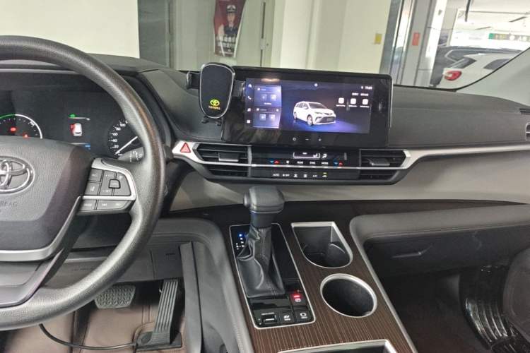 Used Toyota Granvia 2024 2.5L Hybrid Comfort Edition Audio And AC Panel