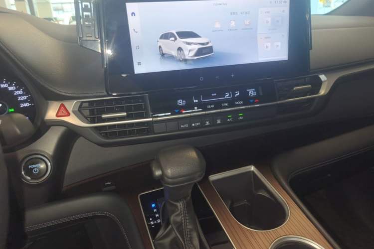Used Toyota Granvia 2024 2.5L Hybrid Luxury Edition Audio And AC Panel