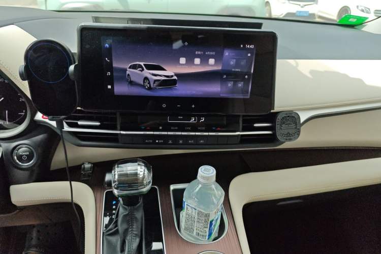 Used Toyota Granvia 2024 2.5L Hybrid Comfort Edition Audio And AC Panel