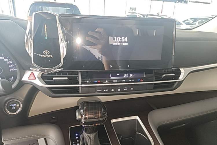 Used Toyota Granvia 2024 2.5L Hybrid Comfort Edition Audio And AC Panel