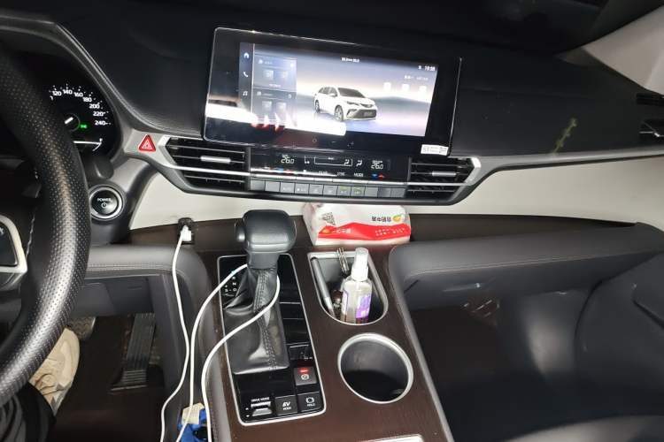 Used Toyota Granvia 2024 2.5L Hybrid Comfort Edition Audio And AC Panel