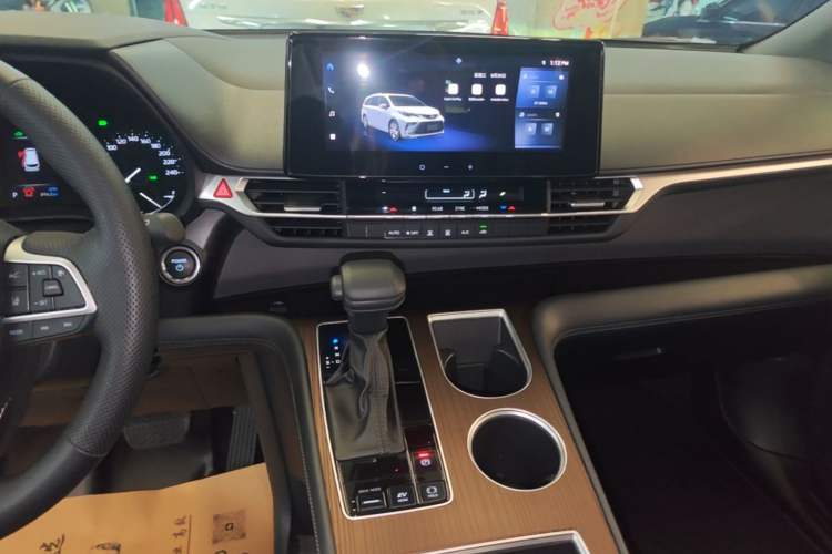 Used Toyota Granvia 2024 2.5L Hybrid Luxury Edition Audio And AC Panel