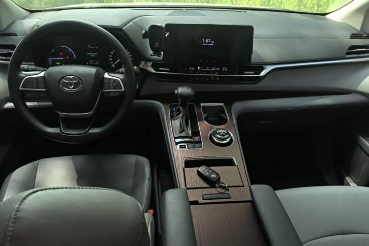 Used Toyota Granvia 2024 2.5L Hybrid Comfort Edition Center Console