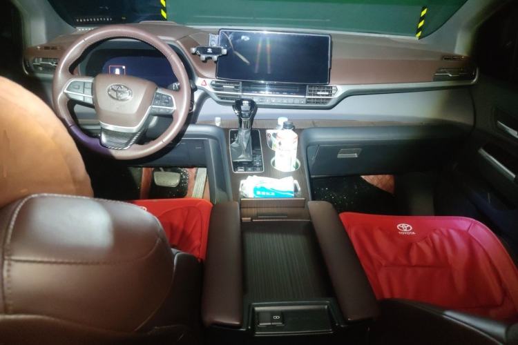 Used Toyota Granvia 2024 2.5L Hybrid Prestige PLUS Four-Wheel Drive Version Center Console