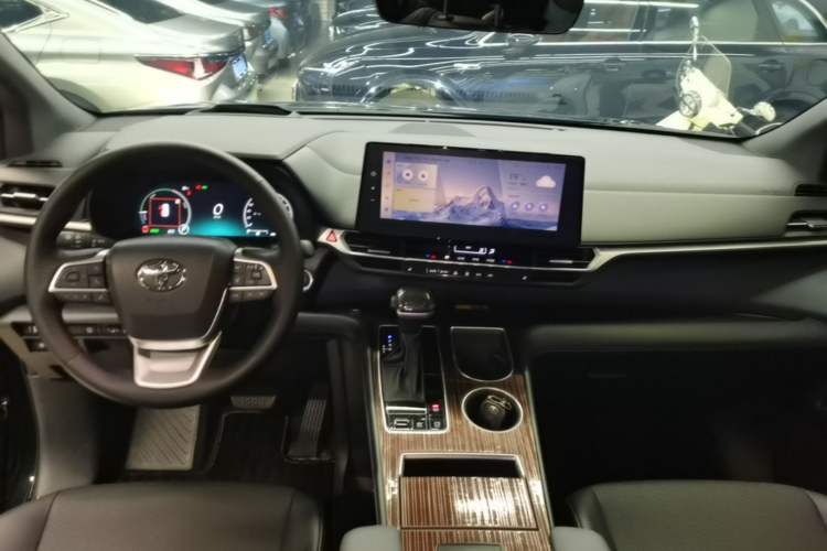 Used Toyota Granvia 2024 2.5L Hybrid Prestige PLUS Edition Center Console