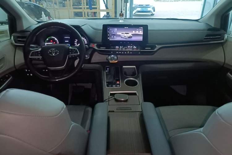 Used Toyota Granvia 2024 2.5L Hybrid Comfort Edition Center Console