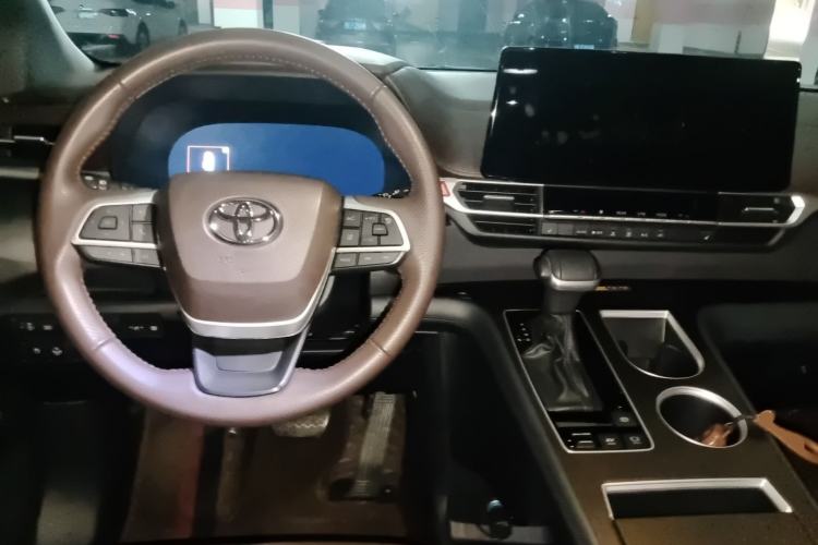 Used Toyota Granvia 2024 2.5L Hybrid Prestige PLUS Four-Wheel Drive Version Center Console