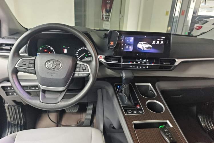 Used Toyota Granvia 2024 2.5L Hybrid Comfort Edition Center Console