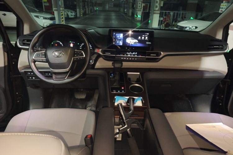 Used Toyota Granvia 2024 2.5L Hybrid Comfort Edition Center Console