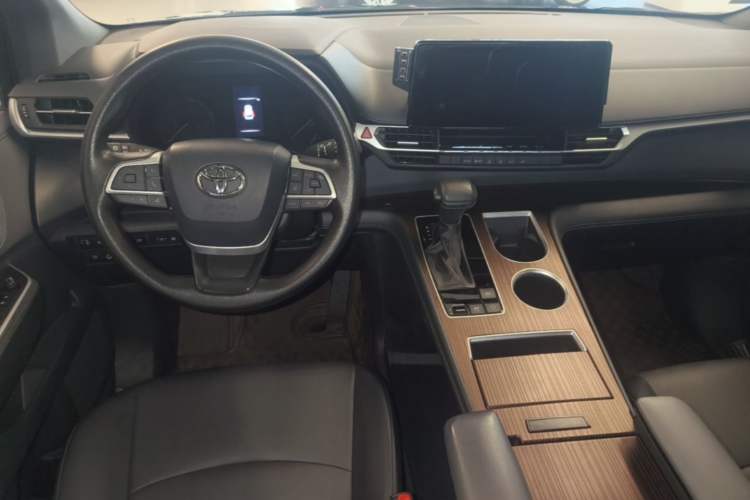Used Toyota Granvia 2024 2.5L Hybrid Luxury Edition Center Console