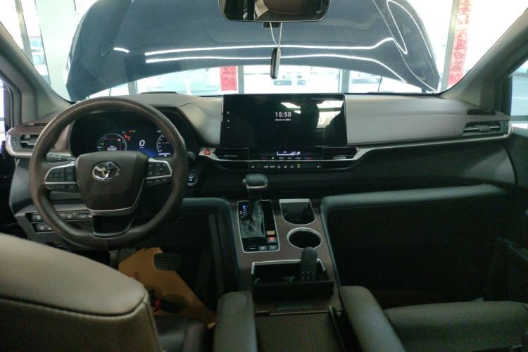 Used Toyota Granvia 2024 2.5L Hybrid Prestige PLUS Four-Wheel Drive Version Center Console