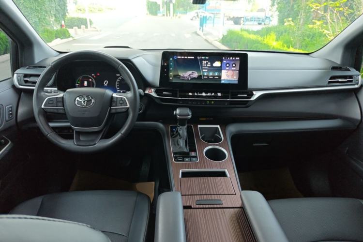 Used Toyota Granvia 2024 2.5L Hybrid Prestige PLUS Edition Center Console