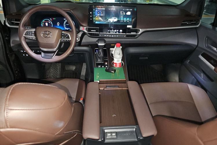 Used Toyota Granvia 2024 2.5L Hybrid Prestige PLUS Four-Wheel Drive Version Center Console