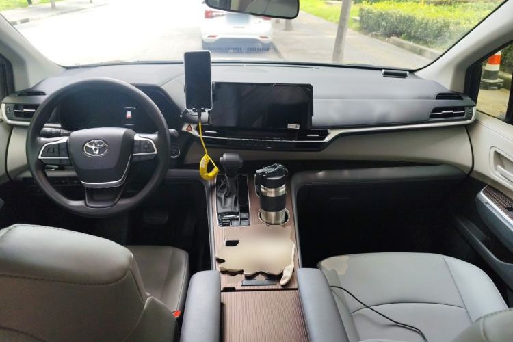 Used Toyota Granvia 2024 2.5L Hybrid Comfort Edition Center Console