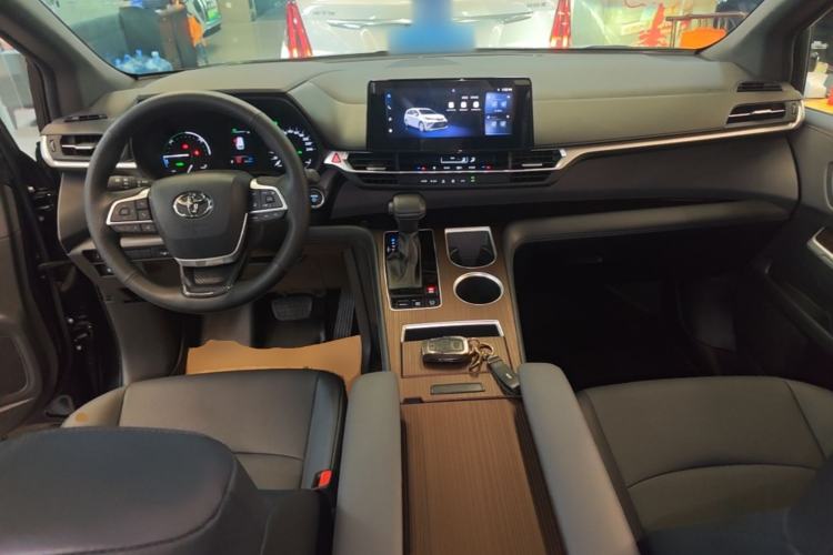 Used Toyota Granvia 2024 2.5L Hybrid Luxury Edition Center Console