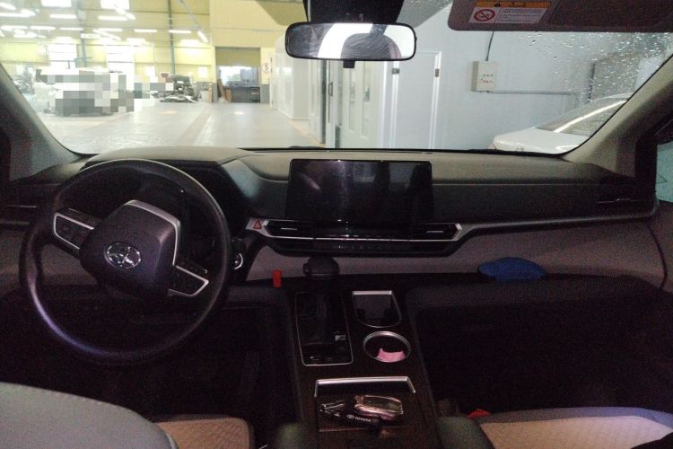 Used Toyota Granvia 2024 2.5L Hybrid Comfort Edition Center Console