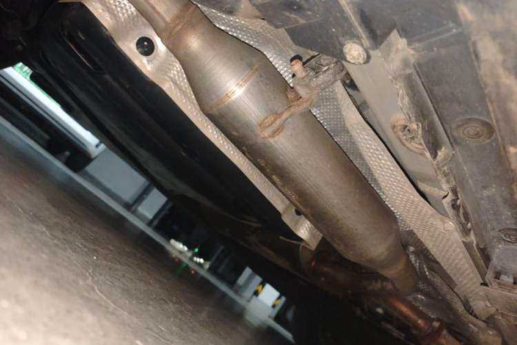 Used Toyota Granvia 2024 2.5L Hybrid Comfort Edition Chassis Rear Right