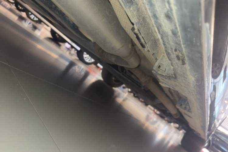 Used Toyota Granvia 2024 2.5L Hybrid Luxury Edition Chassis Rear Right