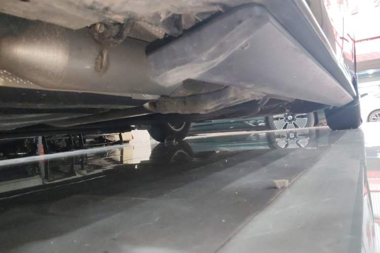 Used Toyota Granvia 2024 2.5L Hybrid Comfort Edition Chassis Rear Right