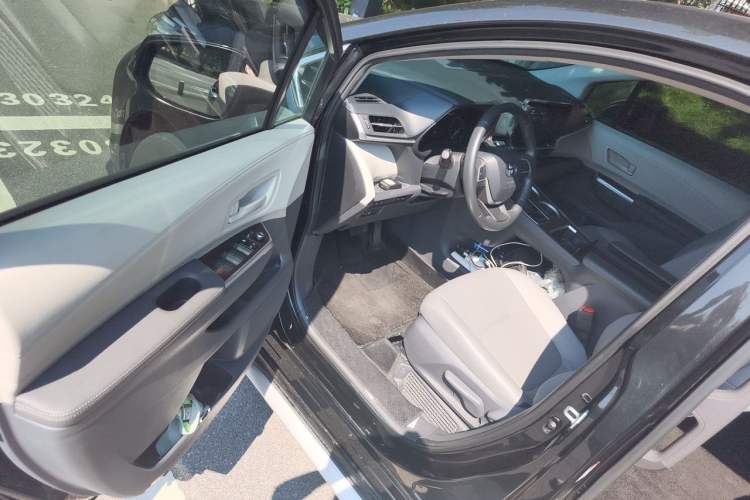 Used Toyota Granvia 2024 2.5L Hybrid Comfort Edition Driver Seat