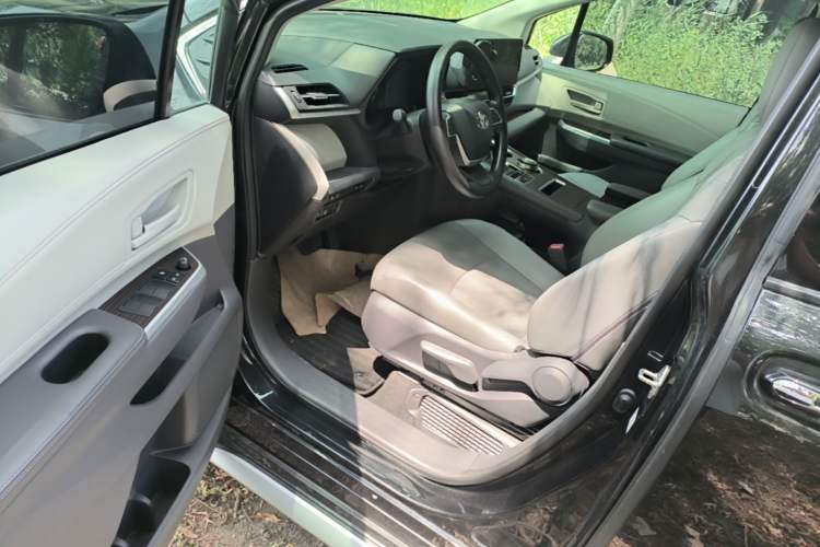 Used Toyota Granvia 2024 2.5L Hybrid Comfort Edition Driver Seat