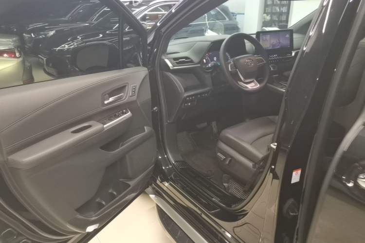 Used Toyota Granvia 2024 2.5L Hybrid Prestige PLUS Edition Driver Seat