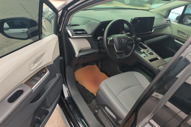 Used Toyota Granvia 2024 2.5L Hybrid Comfort Edition Driver Seat